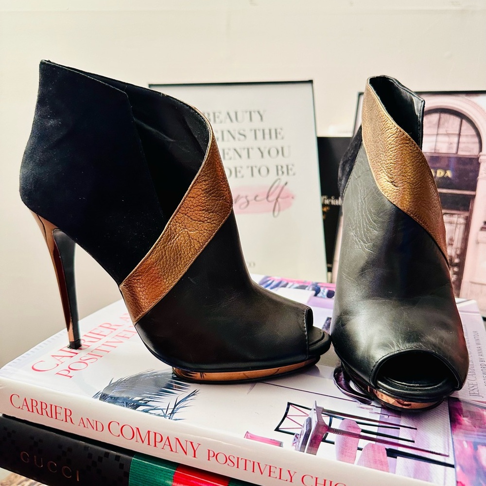 BCBGMAXAZRIA Black and Bronze Leather and Suede Platform Peeptoe Booties, 7 1/2